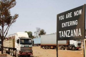 Trucks-Kenya_Tanzania-border_Photo